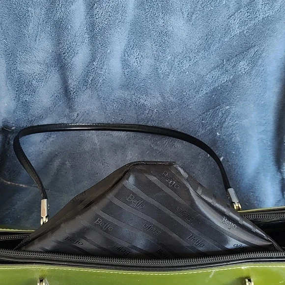 Beijo faux leather green/black color block shoulder bag. GUC. Preloved - Picture 12 of 15